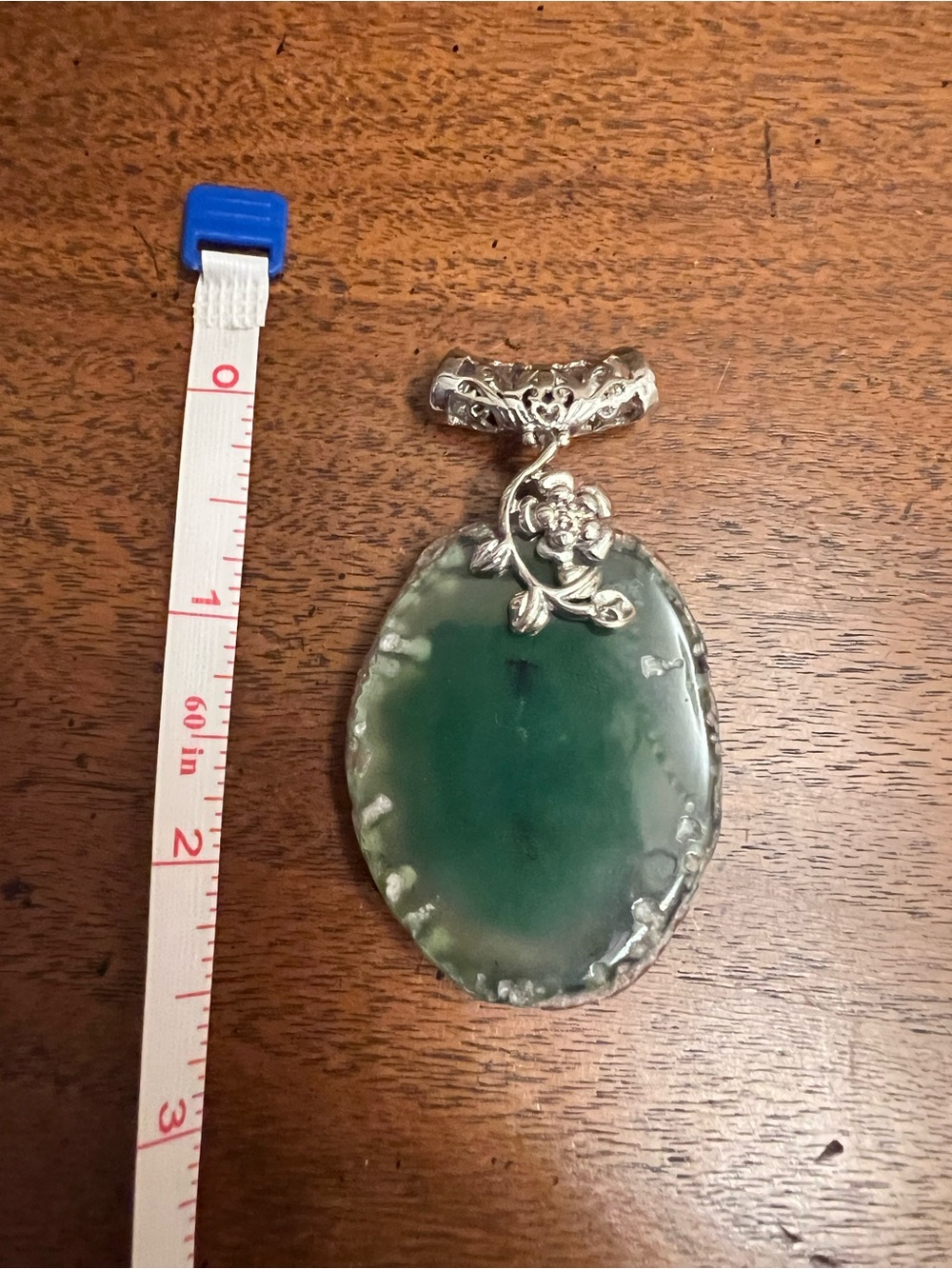 Green Agate Oval Pendant Necklace - Elegant Silver Tone Setting - Picture 4 of 7